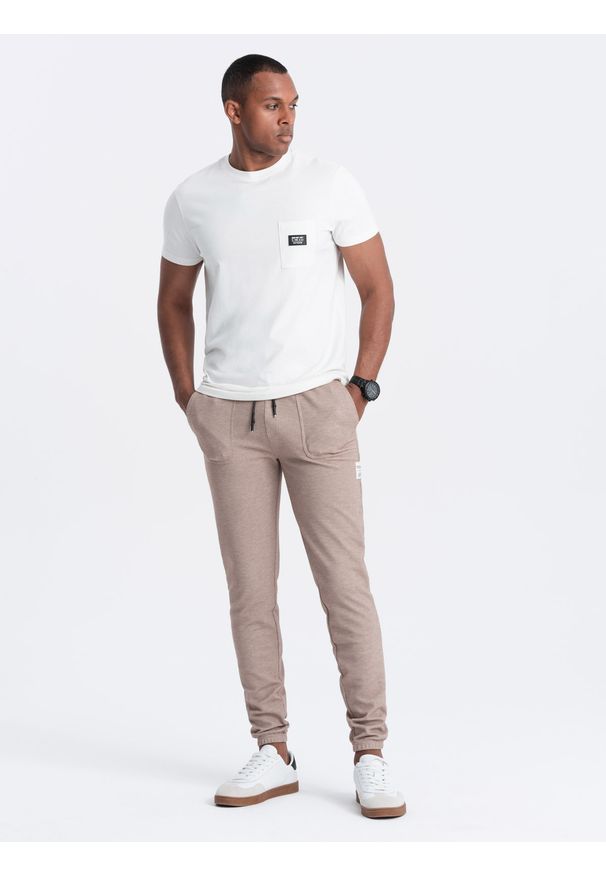 Ombre Clothing - Męskie spodnie dresowe ze strukturalnej dzianiny - kawowe V2 OM-PASK-0211 - XXL. Materiał: dzianina, dresówka. Wzór: aplikacja, melanż, ze splotem. Styl: elegancki