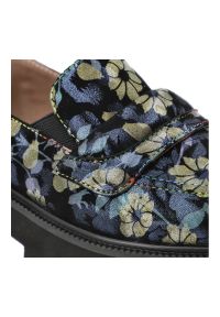 Półbuty damskie Laura Vita, zamszowe bogato zdobione na masywnej podeszwie i wsuwane, niebieskie, SL3011-3. Okazja: na co dzień. Zapięcie: bez zapięcia. Kolor: niebieski. Materiał: zamsz. Szerokość cholewki: normalna. Wzór: kwiaty, aplikacja. Styl: casual, klasyczny #4