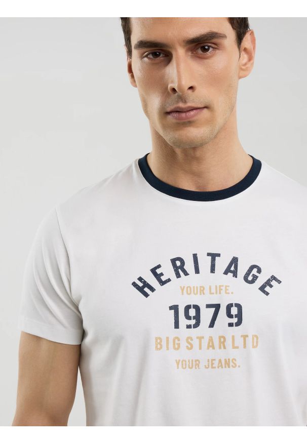 Big-Star - Koszulka męska z nadrukiem biała Jaros 100. Okazja: na co dzień. Kolor: biały. Materiał: dzianina, jeans. Wzór: nadruk. Styl: vintage, sportowy, klasyczny, casual