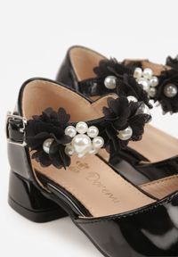 Born2be - Czarne Lakierowane Sandały na Niskim Obcasie z Kwiatkami i Perełkami Denagia. Zapięcie: sprzączka. Kolor: czarny. Materiał: lakier. Wzór: kwiaty. Sezon: lato. Styl: elegancki #6