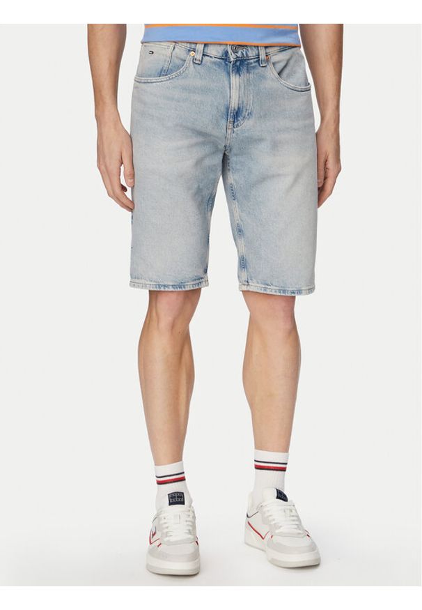 Tommy Jeans Szorty jeansowe Ronnie DM0DM22978 Niebieski jasny Slim Fit. Kolor: niebieski. Materiał: bawełna