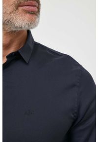 Armani Exchange koszula męska kolor granatowy regular z kołnierzykiem klasycznym. Typ kołnierza: kołnierzyk klasyczny. Kolor: niebieski. Materiał: tkanina, jedwab, materiał, lyocell. Długość rękawa: długi rękaw. Długość: długie. Styl: klasyczny #2