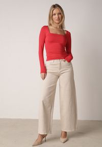 Born2be - Czerwona Elastyczna Bluzka z Kwadratowym Dekoltem z Wiskozą Doriore. Okazja: na co dzień. Typ kołnierza: dekolt kwadratowy. Kolor: czerwony. Materiał: wiskoza. Styl: casual, elegancki, klasyczny #2