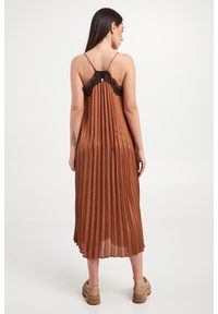 Liu Jo - Sukienka LIU JO. Materiał: koronka. Długość rękawa: na ramiączkach. Wzór: aplikacja, koronka. Typ sukienki: plisowane. Długość: midi