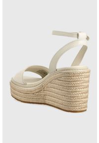 Calvin Klein sandały WEDGE 50HH W/HW - JQ damskie kolor beżowy na koturnie HW0HW01490. Zapięcie: klamry. Kolor: beżowy. Materiał: skóra, guma. Obcas: na koturnie #3