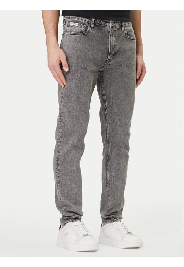 Calvin Klein Jeans Jeansy LV04RF928G Szary Tapered Fit. Kolor: szary