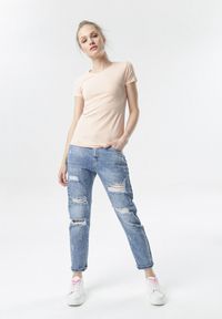 Born2be - Jasnoróżowy T-shirt Echolaira. Kolor: różowy. Długość: krótkie. Styl: sportowy #2