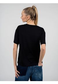 Patrizia Pepe T-Shirt | 2M3839 A6T4 | Kobieta | Czarny. Kolor: czarny. Materiał: bawełna. Długość rękawa: krótki rękaw. Długość: krótkie. Wzór: nadruk, aplikacja #5