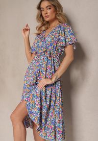 Renee - Niebieska Sukienka z Plisami w Kwiecisty Print o Rozkloszowanym Kroju Lanelin. Kolor: niebieski. Długość rękawa: krótki rękaw. Wzór: nadruk. Sezon: lato, wiosna. Typ sukienki: rozkloszowane