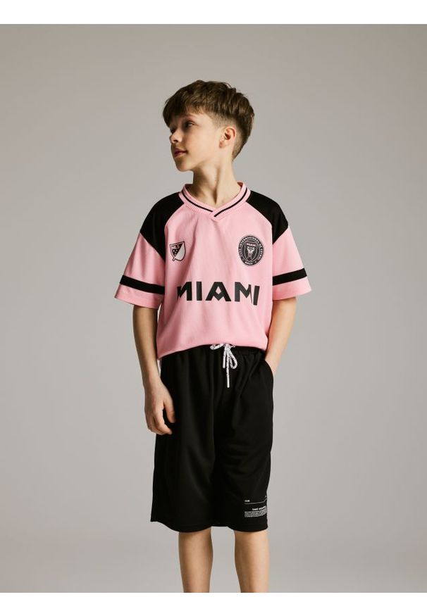 Reserved - Sportowe szorty - czarny. Kolor: czarny. Materiał: dzianina. Styl: sportowy