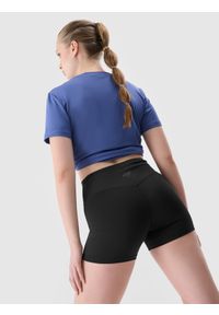 4f - 4F Legginsy krótkie treningowe z materiału z recyklingu damskie - czarne M. Stan: podwyższony. Kolor: czarny. Materiał: materiał. Długość: krótkie. Wzór: jednolity, gładki, ze splotem. Sport: joga i pilates, fitness