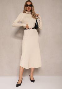 Renee - Beżowa Dzianinowa Sukienka z Eleganckim Paskiem i Dodatkiem Wełny Nirillia. Okazja: na co dzień. Kolor: beżowy. Materiał: dzianina, wełna. Długość rękawa: długi rękaw. Wzór: aplikacja. Typ sukienki: proste, dopasowane. Styl: elegancki #4