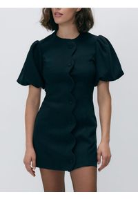 Reserved - Sukienka z ozdobnymi guzikami - czarny. Kolor: czarny. Materiał: tkanina, wiskoza. Typ sukienki: proste #1