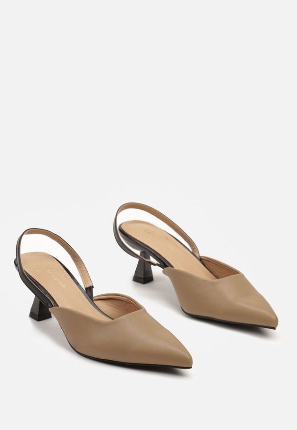 Renee - Ciemnobeżowe Sandały na Obcasie Typu Kaczuszka z Odkrytą Piętą Dolrera. Okazja: na co dzień. Kolor: beżowy. Obcas: na obcasie. Styl: elegancki, casual. Wysokość obcasa: niski