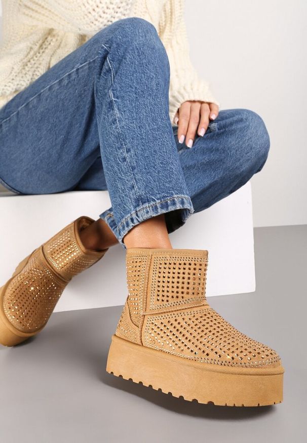 Born2be - Brązowe Śniegowce na Grubej Podeszwie z Cyrkoniami Elzina. Kolor: brązowy. Materiał: jeans, dzianina, wełna. Obcas: na obcasie. Styl: elegancki. Wysokość obcasa: średni