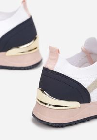 Born2be - Biało-Różowe Sneakersy Ryrana. Nosek buta: okrągły. Kolor: biały. Materiał: materiał, lakier. Szerokość cholewki: normalna. Wzór: aplikacja, gładki #4