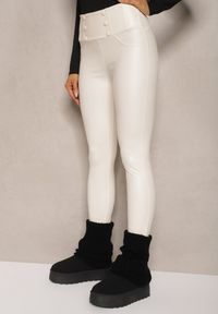 Renee - Białe Legginsy Push-Up z Ekoskóry Ocieplone Polarkiem Alabella. Okazja: na co dzień. Kolor: biały. Materiał: polar. Styl: elegancki, casual