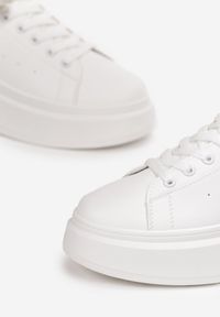 Born2be - Biało-Srebrne Wiązane Sneakersy na Grubej Platformie z Cholewką przed Kostkę Auture. Wysokość cholewki: przed kostkę. Nosek buta: okrągły. Kolor: biały. Szerokość cholewki: normalna. Obcas: na platformie