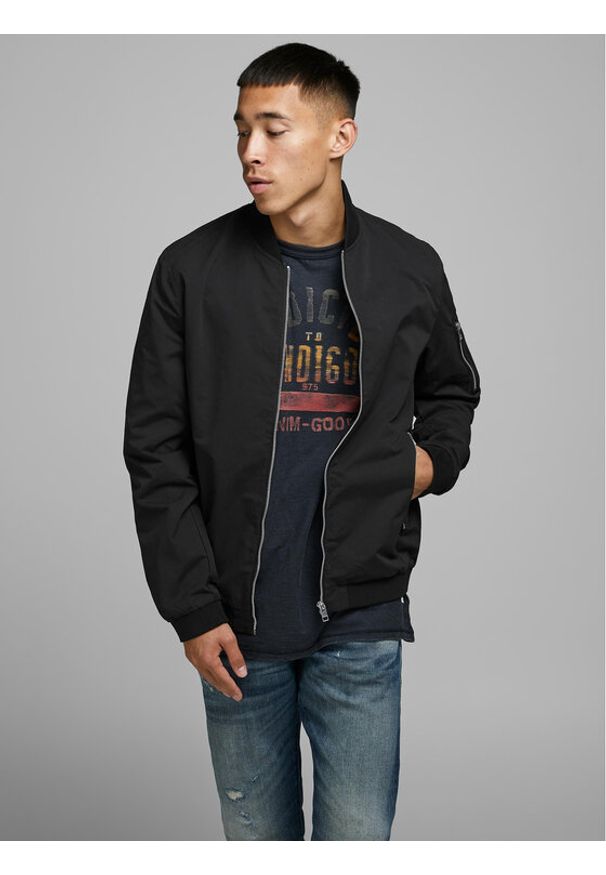 Jack & Jones - Jack&Jones Kurtka bomber Rush 12165203 Czarny Regular Fit. Kolor: czarny. Materiał: syntetyk