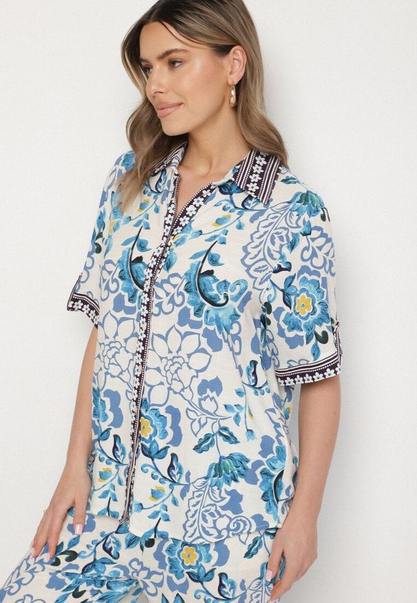 Born2be - Niebieska Koszula z Wiskozy w Kwiatowy Wzór Milineira. Okazja: na co dzień. Kolor: niebieski. Materiał: wiskoza. Wzór: kwiaty. Styl: casual, elegancki