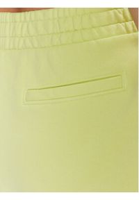 Tommy Jeans Szorty sportowe Essential DW0DW12626 Zielony Regular Fit. Kolor: zielony. Materiał: bawełna