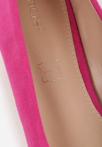 Renee - Fuksjowe Czółenka Vices z Wkładką ze Skóry Naturalnej i Metaliczną Aplikacją Edilania. Kolor: różowy. Materiał: skóra. Wzór: aplikacja. Obcas: na obcasie. Styl: klasyczny, elegancki. Wysokość obcasa: średni #4