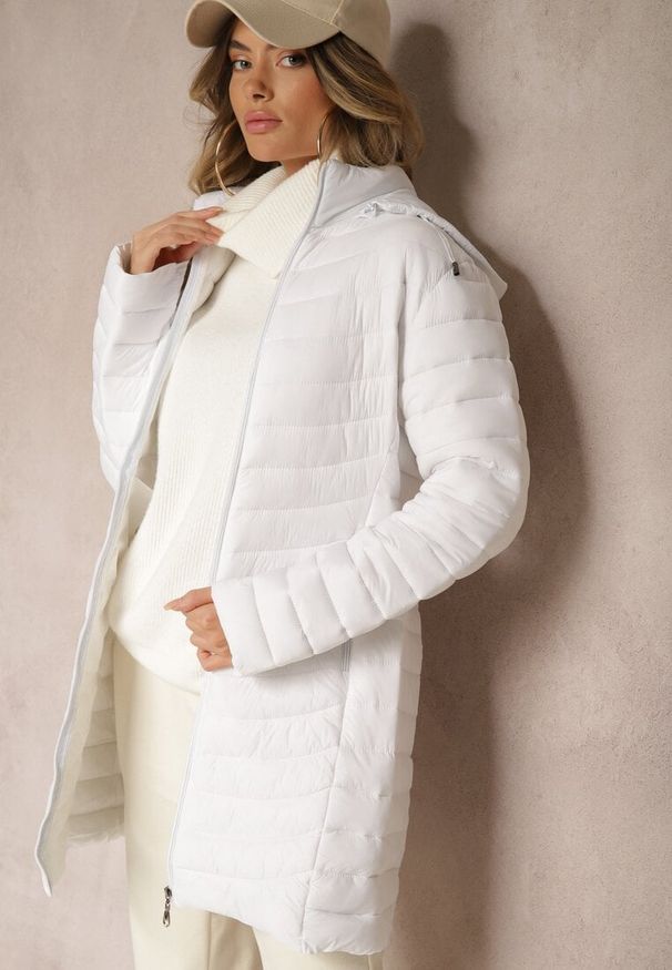 Renee - Biała Kurtka o Wydłużonym Kroju Pikowana z Odpinanym Kapturem Sintinea. Okazja: na co dzień. Kolor: biały. Materiał: jeans. Styl: elegancki, casual