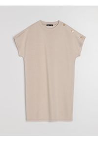 Sinsay - Dzianinowa sukienka mini z domieszką wiskozy - kremowy. Kolor: kremowy. Materiał: dzianina, wiskoza. Długość: mini #1