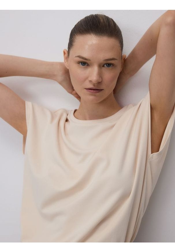 Reserved - T-shirt z modalem - jasnożółty. Kolor: żółty. Materiał: dzianina