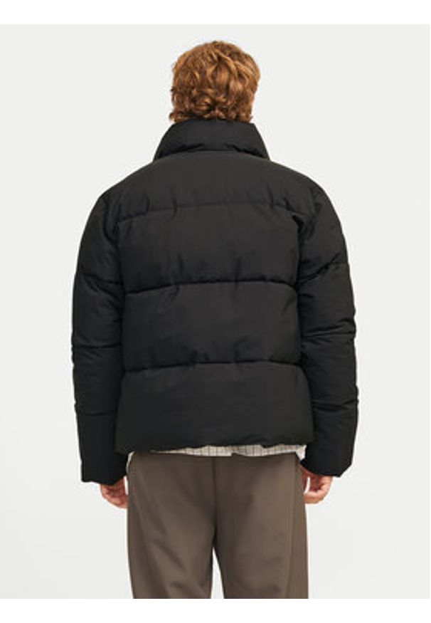 Jack & Jones - Jack&Jones Kurtka zimowa Frederiksberg 12260460 Czarny Regular Fit. Kolor: czarny. Materiał: syntetyk. Sezon: zima
