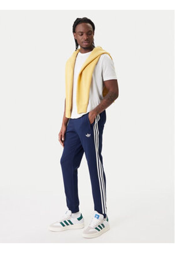 Adidas - adidas Spodnie dresowe 3-Stripes KE3561 Granatowy Slim Fit. Kolor: niebieski. Materiał: syntetyk, bawełna