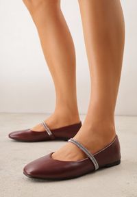 Renee - Bordowe Balerinki w Stylu Mary Jane z Paskiem z Cyrkoniami Cireris. Okazja: na imprezę. Zapięcie: pasek. Kolor: czerwony. Materiał: jeans. Styl: elegancki, klasyczny #8