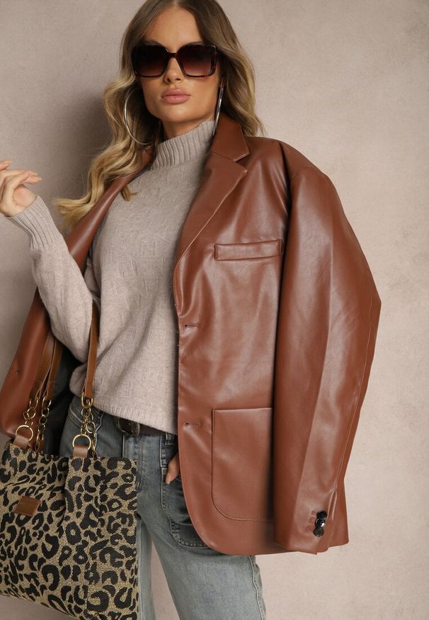 Renee - Beżowy Golf Sweter z Tłoczeniem i Ściągaczami Melovira. Typ kołnierza: golf. Kolor: beżowy. Sezon: zima