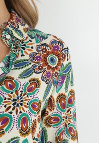 Born2be - Zielona Sukienka Koszulowa w Kwiaty z Kieszeniami Eborene. Kolor: zielony. Materiał: wiskoza, tkanina. Wzór: kwiaty. Typ sukienki: koszulowe. Długość: mini #2