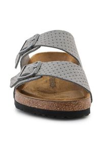 Klapki Birkenstock Arizona Bs M 1026988 szare. Okazja: na co dzień. Kolor: szary. Materiał: materiał. Wzór: paski. Sezon: lato. Styl: casual #3