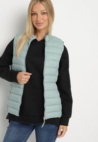 Born2be - Jasnozielona Pikowanana Kamizelka Sifitta. Okazja: na co dzień. Kolor: zielony. Materiał: jeans. Styl: klasyczny, casual, elegancki #5