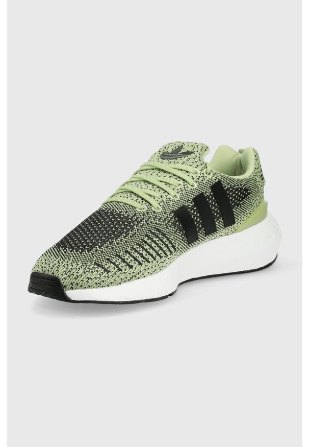 adidas Originals sneakersy Swift Run kolor zielony. Nosek buta: okrągły. Zapięcie: sznurówki. Kolor: zielony. Materiał: materiał. Sport: bieganie