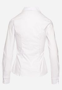 Born2be - Biała Koszula z Długim Rękawem Zapinana na Guziki Vikra. Typ kołnierza: kołnierzyk klasyczny. Kolor: biały. Materiał: jeans, tkanina, materiał. Długość rękawa: długi rękaw. Długość: długie. Styl: klasyczny, elegancki, wizytowy #3