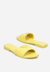 Born2be - Żółte Klapki Amatheope. Nosek buta: okrągły. Kolor: żółty. Wzór: jednolity, aplikacja