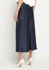 Born2be - Granatowa Satynowa Spódnica z Wysokim Stanem Pillineira. Okazja: na co dzień. Stan: podwyższony. Kolor: niebieski. Materiał: satyna. Styl: klasyczny, casual, elegancki #3