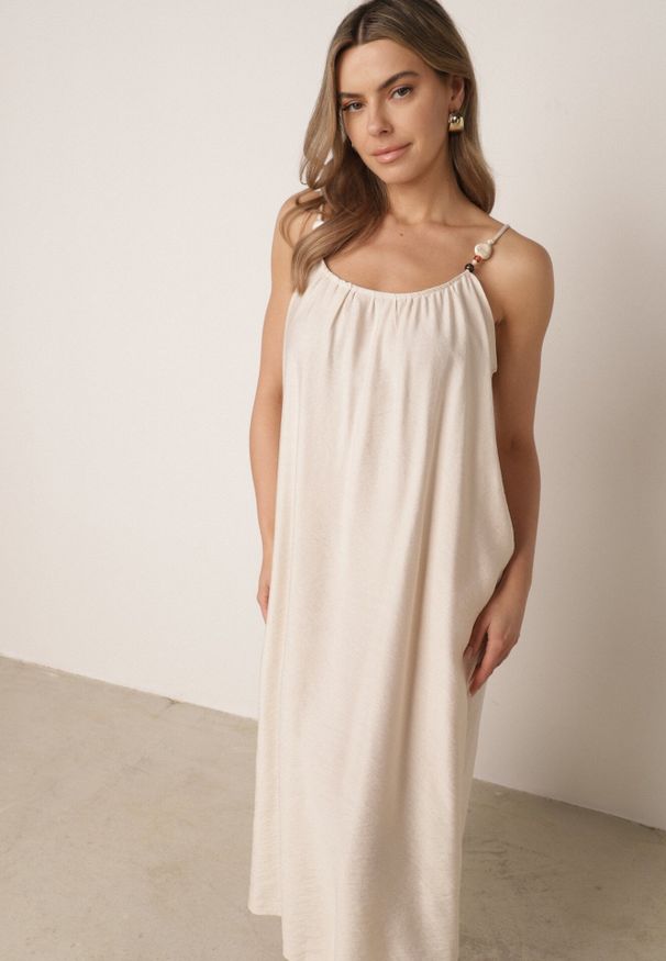 Born2be - Beżowa Pudełkowa Sukienka Boho z Wiskozy na Ramiączkach z Ozdobnymi Koralikami Erane. Okazja: na co dzień. Kolekcja: plus size. Kolor: beżowy. Materiał: wiskoza. Długość rękawa: na ramiączkach. Typ sukienki: proste, dla puszystych. Styl: boho