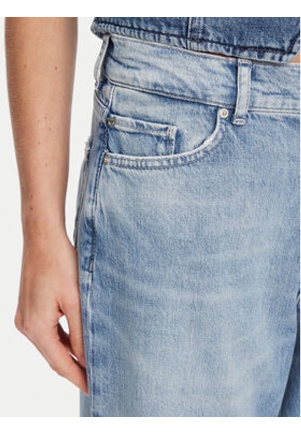 Mustang Jeansy Madison 1016211 Błękitny Wide Fit. Kolor: niebieski