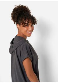 bonprix - Bluza z kapturem oversize. Typ kołnierza: kaptur. Kolor: szary, czarny. Długość rękawa: bez rękawów #2