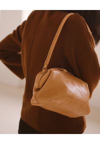 BALAGAN - Beżowa torebka Hug Bag L. Kolor: beżowy #4