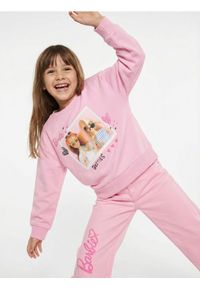 Sinsay - Dresowa bluza crewneck z nadrukiem Barbie - różowy. Kolor: różowy. Materiał: dresówka. Wzór: nadruk #1
