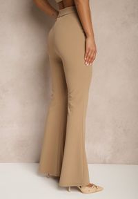 Renee - Ciemnobeżowe Spodnie High Waist Dzwony z Wiskozą Blazza. Okazja: na co dzień. Stan: podwyższony. Kolor: beżowy. Materiał: wiskoza. Sezon: wiosna. Styl: casual