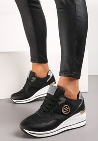 Renee - Czarne Siateczkowe Sneakersy na Koturnie z Metalicznymi Aplikacjami i Brokatem Viean. Kolor: czarny. Wzór: aplikacja. Obcas: na koturnie #1