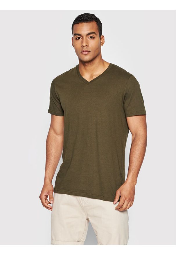 Brave Soul T-Shirt MTS-149SAINTE Zielony Regular Fit. Kolor: zielony. Materiał: bawełna