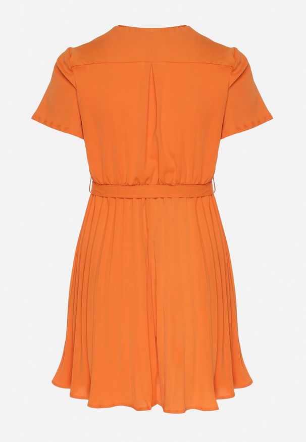 Born2be - Pomarańczowa Sukienka z Kopertowym Dekoltem Wiązanym Paskiem i Gumką w Pasie Vung. Kolor: pomarańczowy. Materiał: materiał. Typ sukienki: kopertowe. Długość: mini