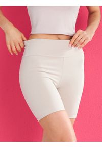 Sinsay - Sportowe szorty Gym Hard - kremowy. Kolor: kremowy. Styl: sportowy #1
